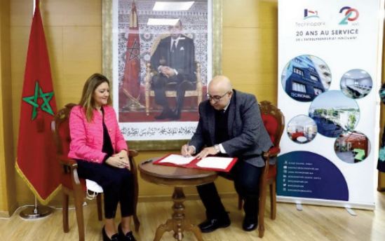 Entrepreneuriat innovant chez les jeunes: Signature d’une convention entreTechnopark et l'UM5 Entrepreneuriat innovant chez les jeunes: Signature d’une convention entreTechnopark et l'UM5