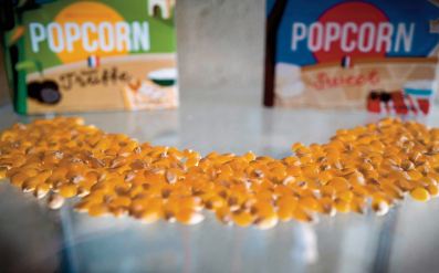 Privé de cinéma par le Covid, le popcorn s'éclate au micro-onde