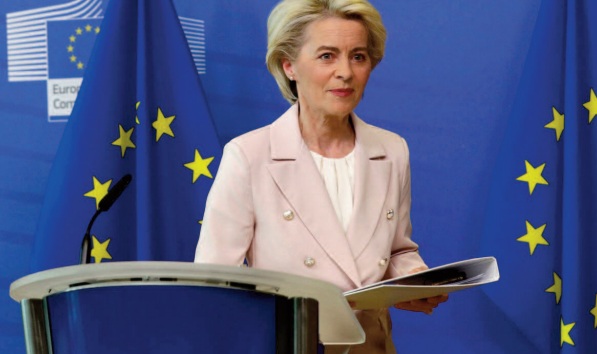 Bruxelles propose un embargo progressif sur le pétrole russe et l'exclusion de la principale banque de Swift