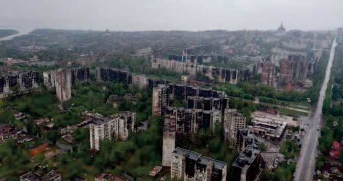 Dans Marioupol, la vie en ruine des rescapés