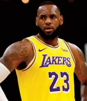 James, premier joueur NBA en activité à devenir milliardaire