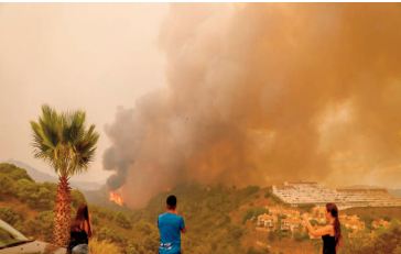2.000 personnes évacuées en raison d' un violent incendie dans le sud de l’Espagne