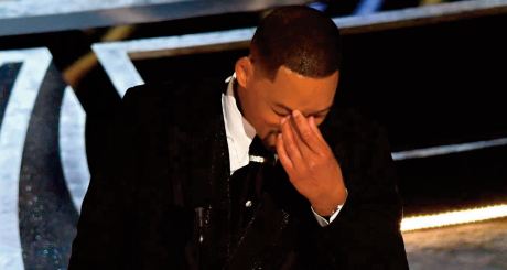 Quatre mois après la fameuse gifle des Oscars, Will Smith s'excuse longuement dans une vidéo Quatre mois après la fameuse gifle des Oscars, Will Smith s'excuse longuement dans une vidéo
