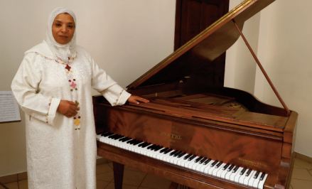 Amina Zizoun : Une femme singulière qui brille dans l' univers de la musique andalouse