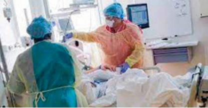Une plaque en l'honneur des médecins morts dans la lutte contre la pandémie dévoilée à Rabat