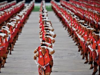 Une armée pour battre le record de participants à un rituel d'art martial