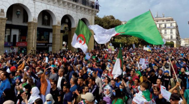 Le ministre des Affaires étrangères irlandais regrette la dissolution d'organisations de la société civile en Algérie 