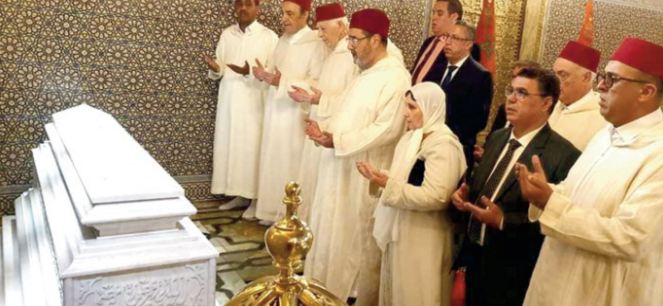 Une délégation du B.P de l’USFP se recueille sur les tombes de Feux S.M le Roi Mohammed V et S.M le Roi Hassan II