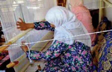 La vente aux enchères du tissu bzioui reprend des couleurs