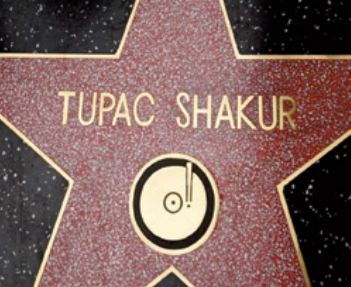 Enfin une étoile à Hollywood pour le rappeur Tupac