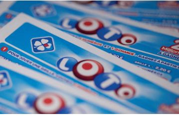 Loto : Elle se trompe de jour, change un numéro… et remporte la cagnotte de 5 millions d’ euros !