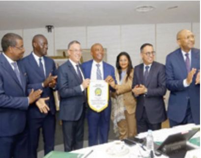 Le président de la CAF félicite le Maroc pour ses stades et infrastructures de football de "classe mondiale" Le président de la CAF félicite le Maroc pour ses stades et infrastructures de football de "classe mondiale"