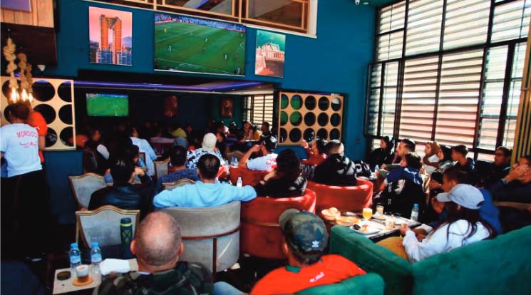 Les cafés de la capitale mettent le paquet pour bien accueillir les supporters des Lions de l'Atlas Les cafés de la capitale mettent le paquet pour bien accueillir les supporters des Lions de l'Atlas