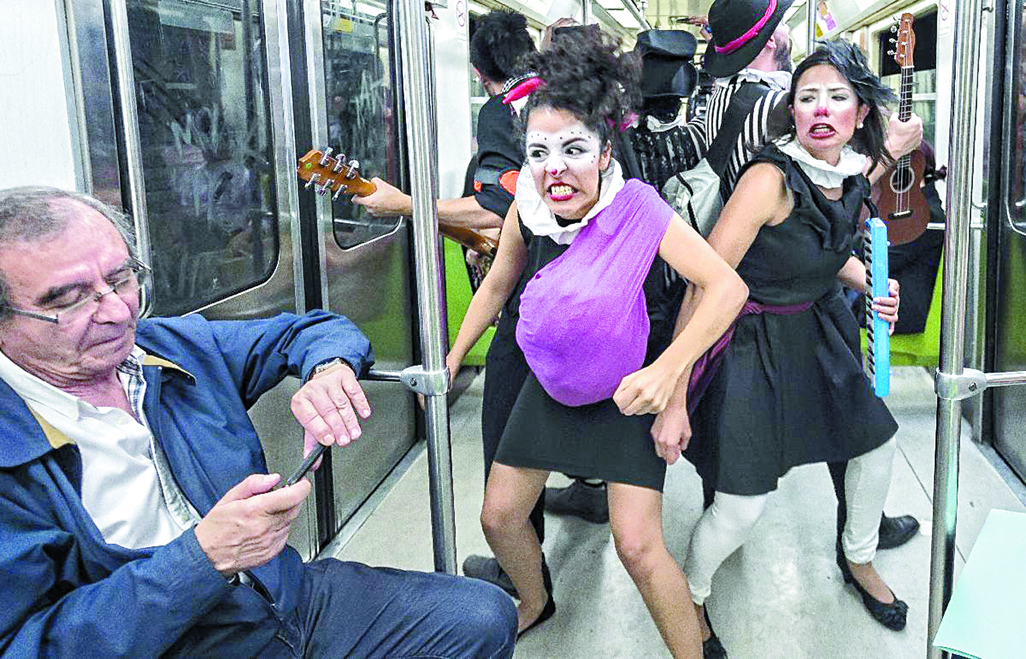 A Mexico, un catcheur et des clowns pour adoucir le cauchemar urbain