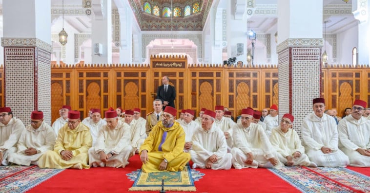 SM le Roi, Amir Al-Mouminine, accomplit la prière de l'Aïd Al-Adha à la mosquée Hassan II à Tétouan et reçoit les vœux en cette heureuse occasion SM le Roi, Amir Al-Mouminine, accomplit la prière de l'Aïd Al-Adha à la mosquée Hassan II à Tétouan et reçoit les vœux en cette heureuse occasion