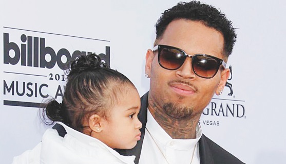 Entre Chris Brown et la mère de sa fille, c’est la guerre