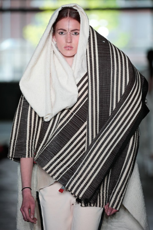 Le designer Karim Adduchi rend hommage à l'héritage culturel amazigh