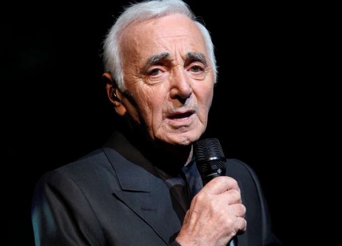 De retour sur scène à 91 ans, Charles Aznavour “se marre”