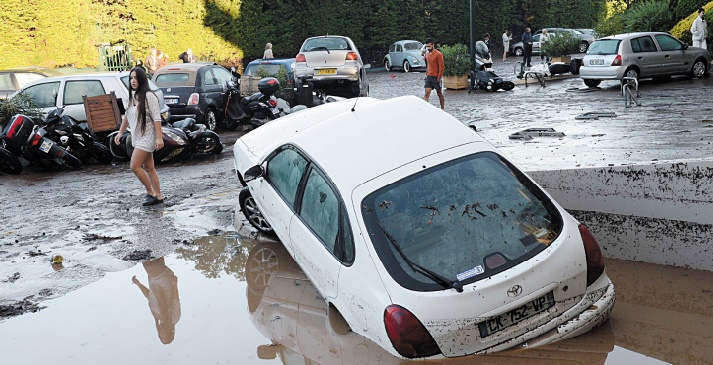 10 morts et six disparus dans des inondations en France