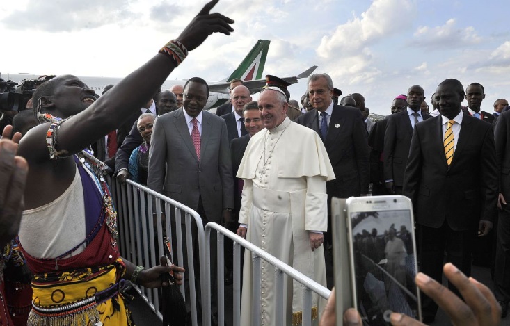 Au Kenya, le pape François dénonce les  violences commises au nom de Dieu