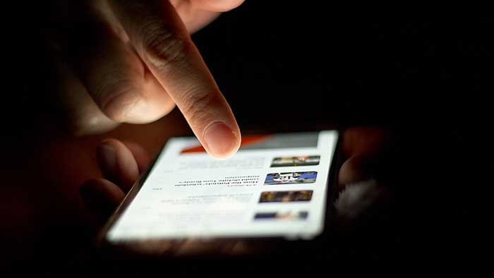 Scrolling compulsif pendant Ramadan : Quand les réseaux sociaux éloignent de l'essentiel Scrolling compulsif pendant Ramadan : Quand les réseaux sociaux éloignent de l'essentiel