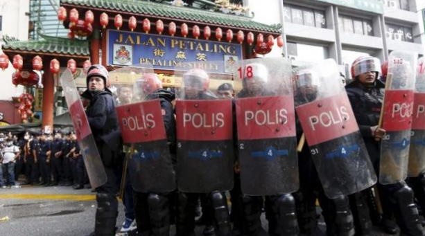 Pour avoir une promo, les policiers malaisiens doivent perdre du poids