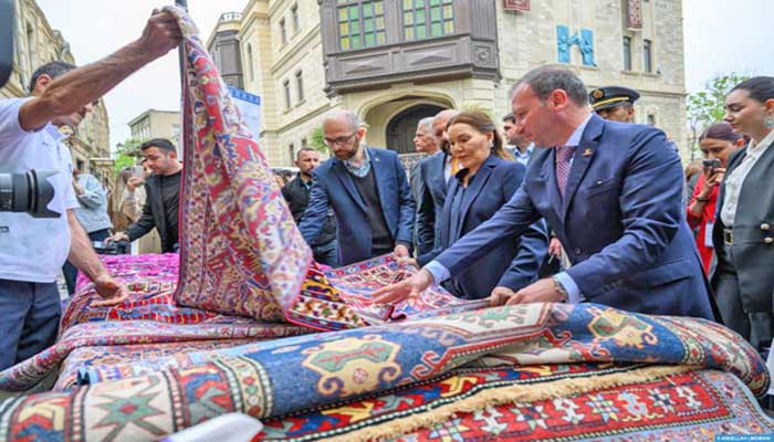 SAR la Princesse Lalla Hasnaa visite à Bakou le Festival international du tapis d'Azerbaïdjan