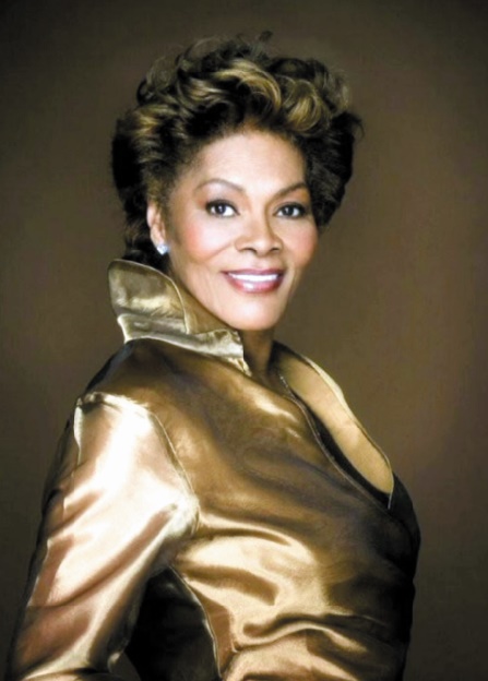Scandales de stars à l'aéroport :  Dionne Warwick, mai 2002