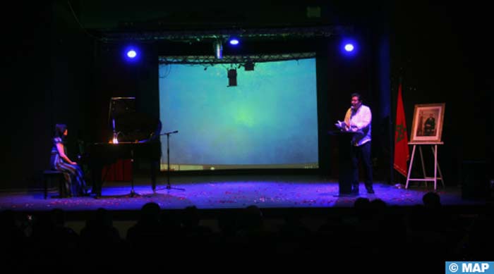 La poésie et la musique s'entremêlent dans un dialogue d'émotions et de nostalgie La poésie et la musique s'entremêlent dans un dialogue d'émotions et de nostalgie