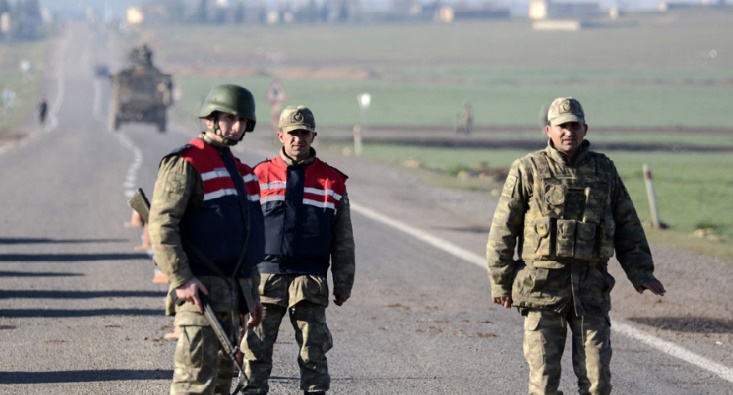 La Turquie intercepte 34 individus et des explosifs à la frontière syrienne