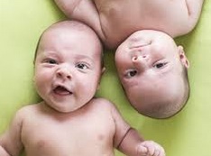 Doublement des naissances de jumeaux dans les pays développés