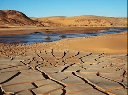 La Terre assoiffée absorbe de l’eau