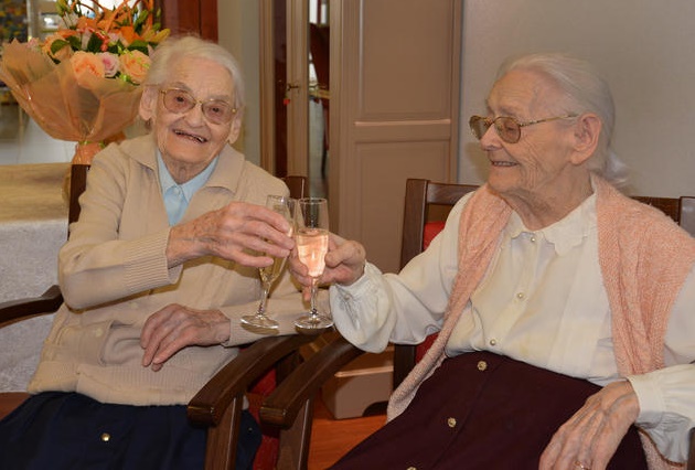 Deux jumelles fêtent leurs 208 ans