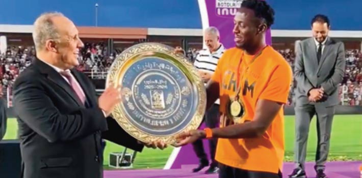 La RSB reçoit le trophée de la Botola Pro D1 La RSB reçoit le trophée de la Botola Pro D1