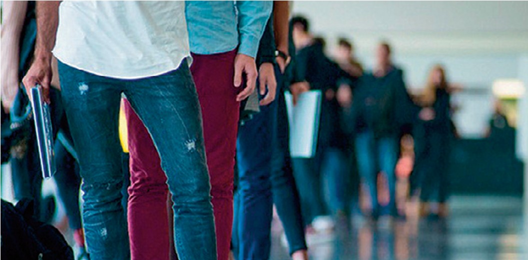 Un exécutif enfermé dans des promesses sans lendemain et coupé de son environnement Un exécutif enfermé dans des promesses sans lendemain et coupé de son environnement