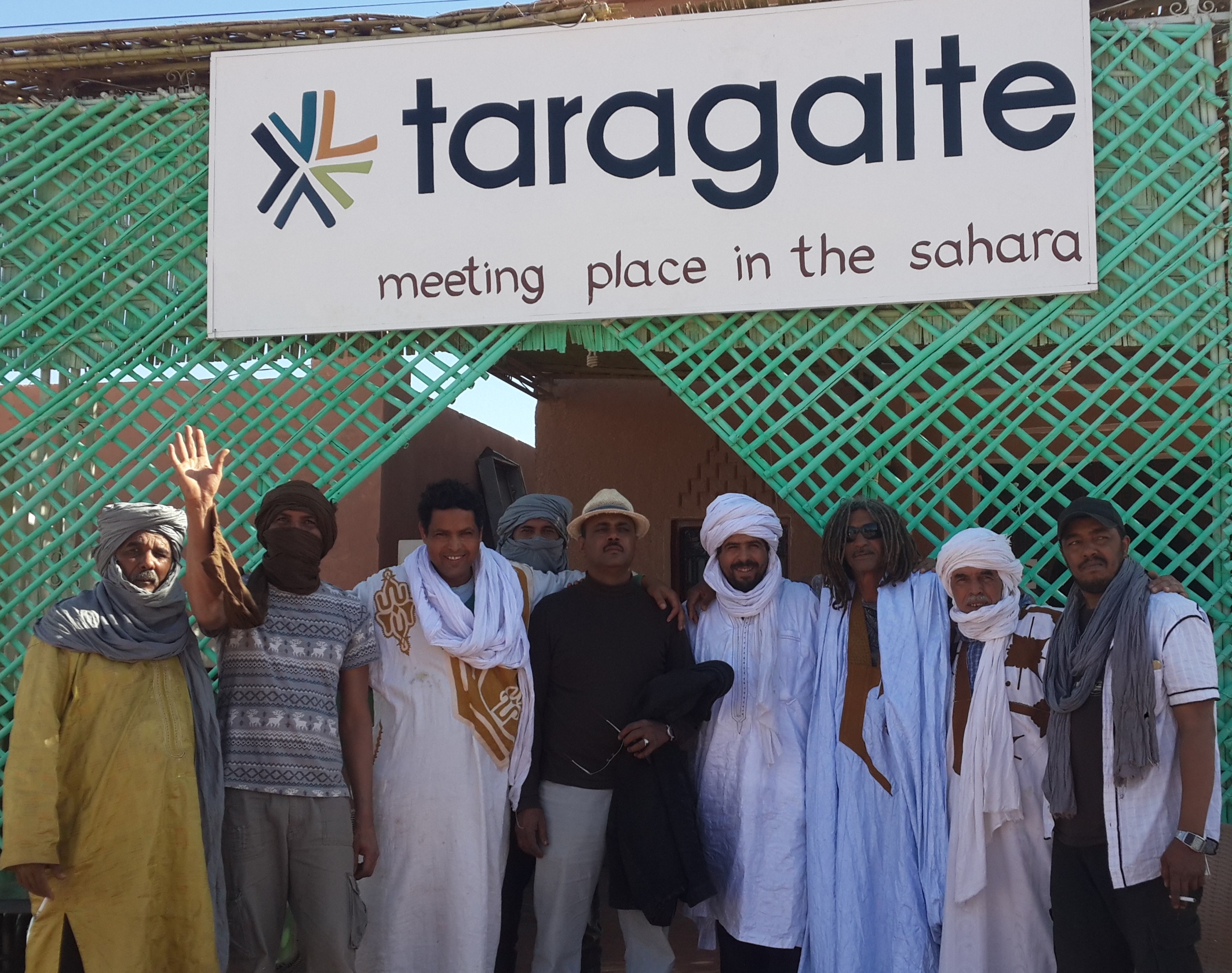 Après le désert californien, Tinariwen fait escale au Sahara marocain