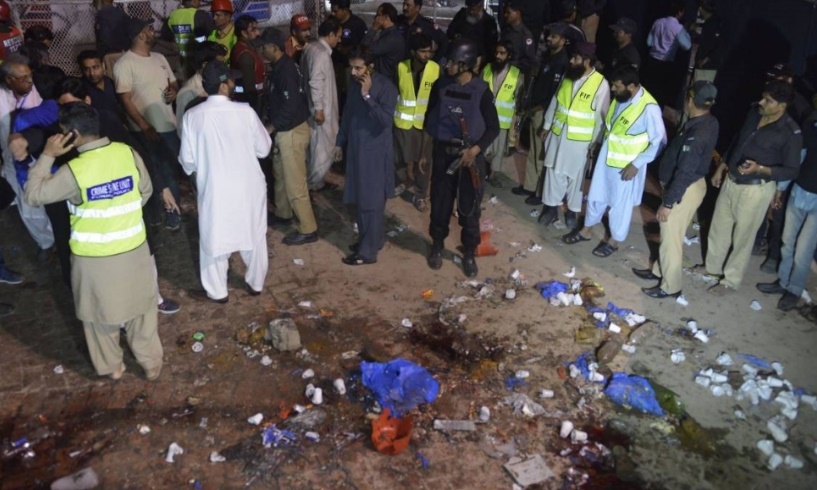 Le Pakistan sous le choc après un attentat suicide ayant fait 72 morts Le Pakistan sous le choc après un attentat suicide ayant fait 72 morts