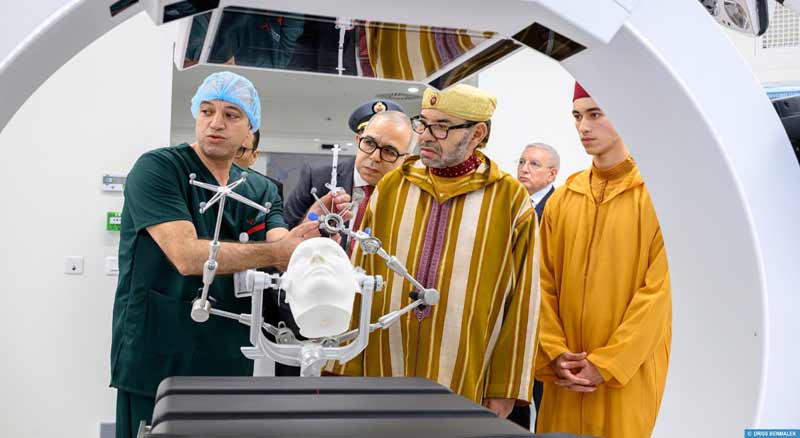 Sa Majesté le Roi inaugure le Complexe hospitalo-universitaire international Mohammed VI de Rabat et donne Ses Hautes Instructions pour la mise en service du CHU Mohammed VI d’Agadir