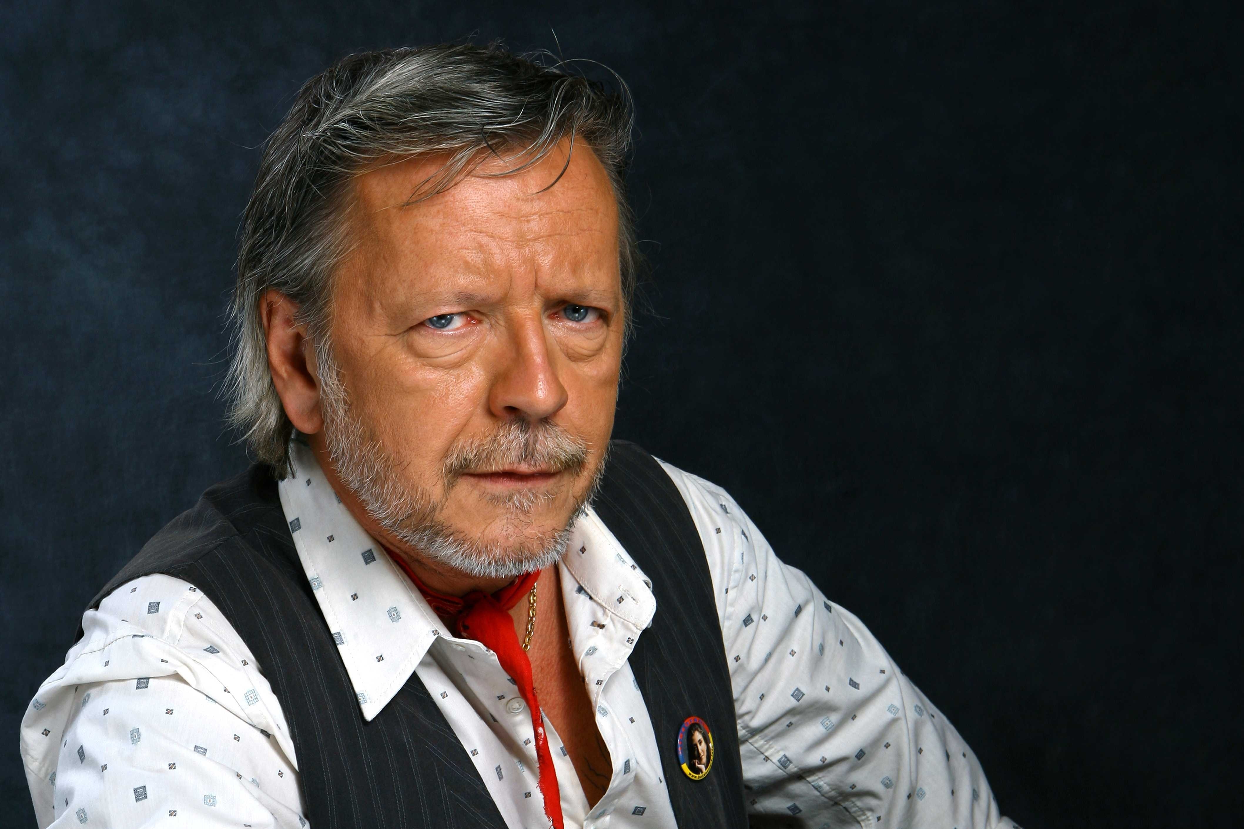 Le nouvel album de  Renaud réalise le meilleur démarrage depuis 14 ans