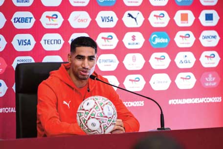 Achraf Hakimi reçoit le Trophée FIFA : "The Best Starting 11"