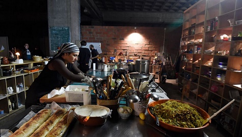 Insolite : Restaurant-squat Insolite : Restaurant-squat