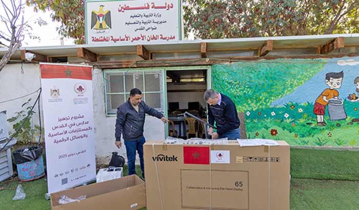 L'Agence Bayt Mal Al-Qods achève une opération d'équipement de plusieurs écoles en fournitures de base et moyens de soutien pédagogique