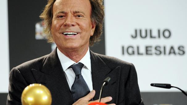 Julio Iglesias sort du silence et dément les accusations "absolument fausses" d'ex-employées
