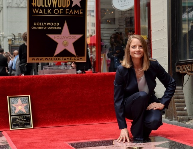 Jodie Foster inaugure son étoile sur Hollywood Boulevard