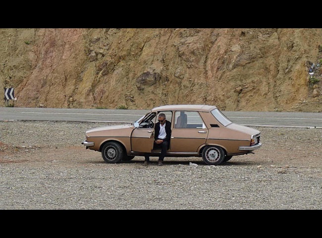 La mère et la Renault 12 dans un voyage entre la France et le Maroc