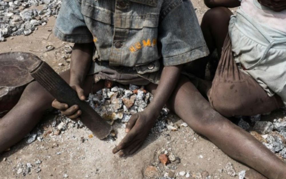 Une enfance à casser des cailloux dans les mines de granit au Burkina