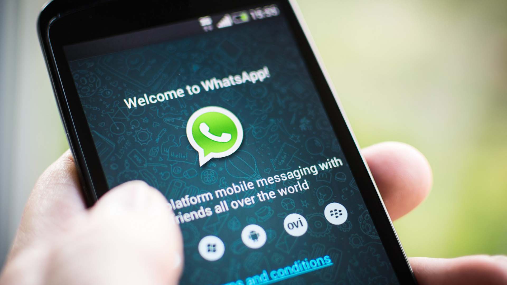 WhatsApp conserverait vos discussions privées même après suppression