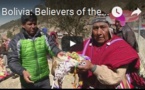 Les Boliviens brisent des rochers pour s'attirer la bonne fortune