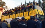 Parade triomphale du MAS en bus à impériale