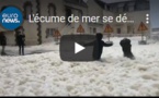 L'écume de mer se déverse dans une ville de Bretagne